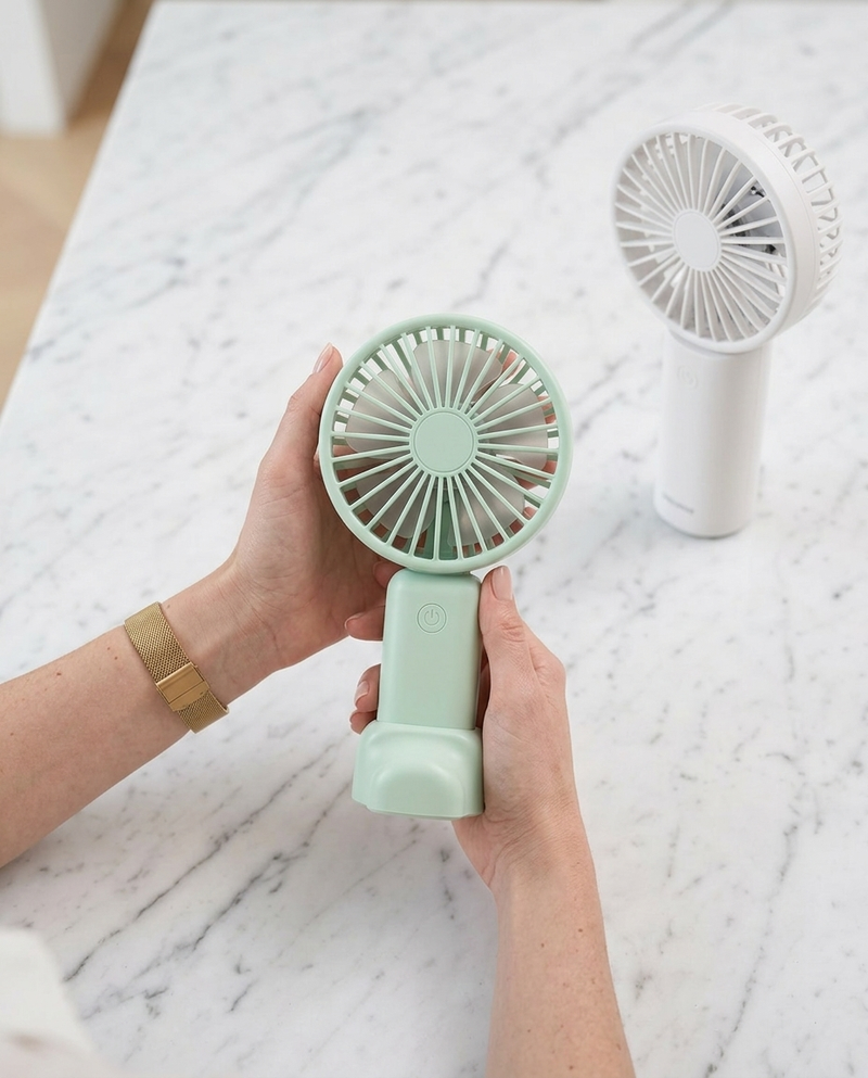 Airpact mini ventilateur portable - vue overhead lifestyle